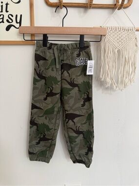 GAP - 2y - NWT camo dino sweatpants